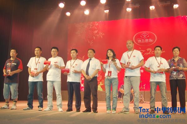 �Ϸ�����ت���(j��ng)�N(xi��o)�̃�(y��u)�㌧ُ�T