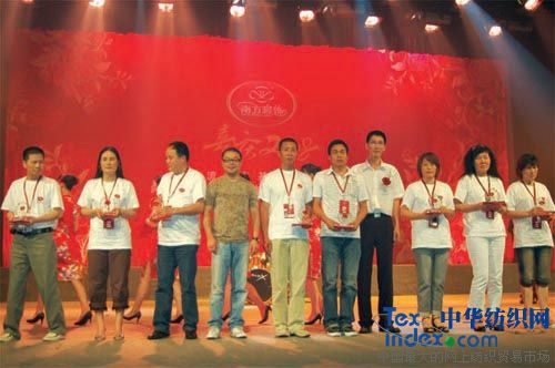 �Ϸ�����ت���(j��ng)�N(xi��o)�̃�(y��u)�㌧ُ�T