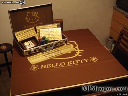 HelloKitty���ɐ�(��i)���錢��