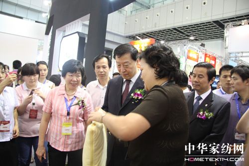 ɽˮ�z�I �Ԃ��y�a(ch��n)�I(y��)��(chu��ng  )��