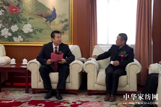 �Ї���(j��ng)����̼�D���c�ɳ��m�l(f��)չ���(hu�� )