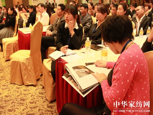 �μӉ�(m��ng)2012������Ʒ�l(f��)����(hu�� )�sҫ��