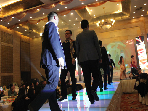 �Pʢ���{�{paisley��׌��(m��ng)���v�w