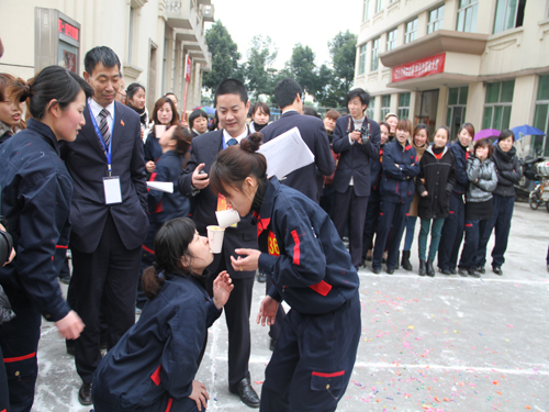 ʢ��F�e�kȤζ�\��(d��ng)��(hu�� )�c�������˹���