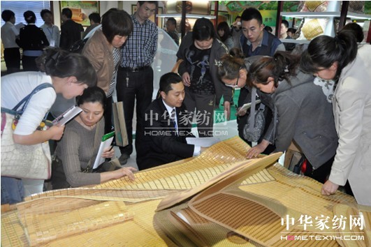 ������ϯ������L(f��ng)��ϯ��Ʒ�l(f��)����(hu�� )�A�M(m��n)�Y��