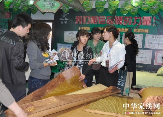 ������ϯ������L(f��ng)��ϯ��Ʒ�l(f��)����(hu�� )�A�M(m��n)�Y��