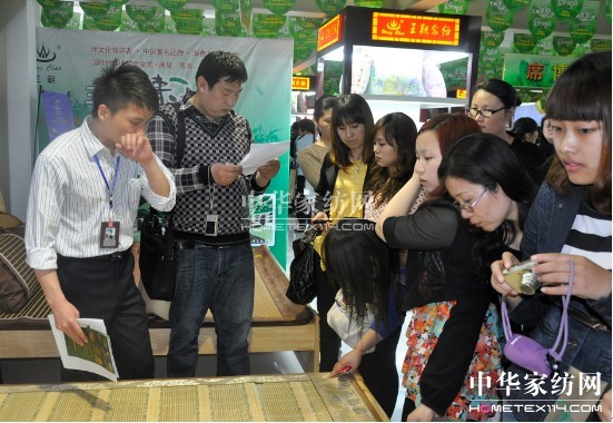 ������ϯ������L(f��ng)��ϯ��Ʒ�l(f��)����(hu�� )�A�M(m��n)�Y��