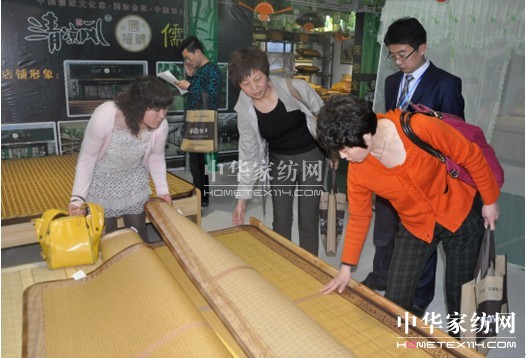 ������ϯ������L(f��ng)��ϯ��Ʒ�l(f��)����(hu�� )�A�M(m��n)�Y��