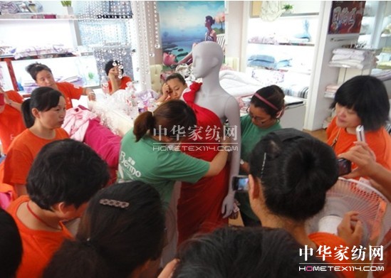 ���z�Ҽ��|���ÈF��Ӣ��Ӗ��(hu�� )�A�M(m��n)��Ļ