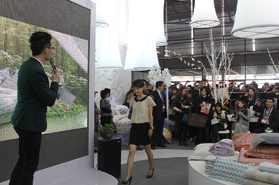 ����Ч��ϯ���Ҽ���չ��(hu�� )�٬F�߳�