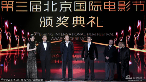 �������{٩�](m��i)������������uί����