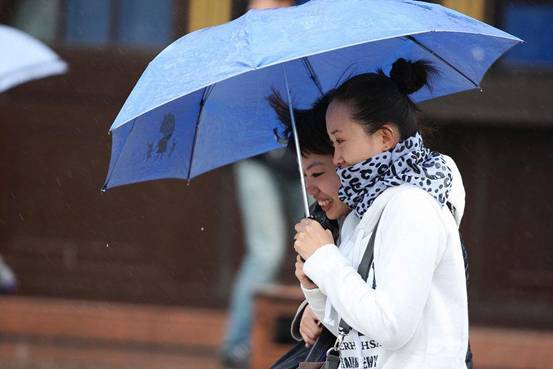 �W�ɼҼ����H�����L(f��ng)��������˽��ӆ����ů˯�ߕr(sh��)����