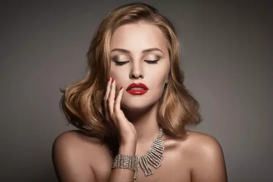 Ů�����@�ӟ��ɵ����z���D��zS+��Ů�����(l��i)��