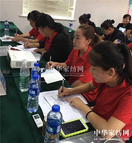 ������ؾ�Ӣ�R������ϵ�＾�l(f��)չ��