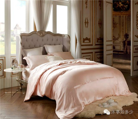 ����Ҽ���һ��ɫ����(l��i)�����ζ���ħ����