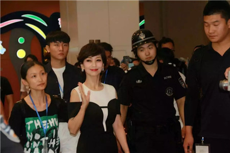 �w��֥�@�G���಩��Ҽ�����ɼ���W���R˹��(zhu��n)�u(m��i)��������F��(ch��ng)