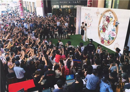 �w��֥�@�G���಩��Ҽ�����ɼ���W���R˹��(zhu��n)�u(m��i)��������F��(ch��ng)