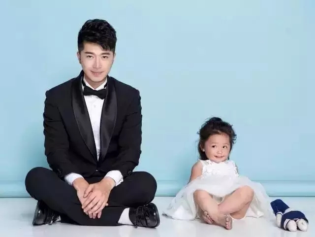 �r(sh��)���OӋ���R��FASHIONSHOWCASE���z����(hu�� )�ɞ麼�ݕr(sh��)��ƽ�_