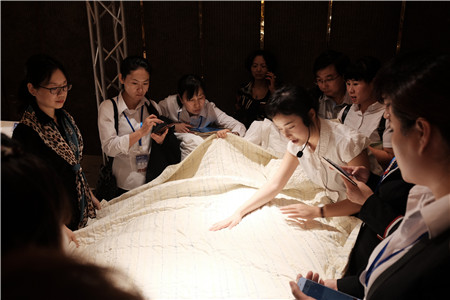 ��Ԓ(hu��)���졪����ESTEEM��ͥ�Ҽ�2017�괺����Ʒ�l(f��)����(hu�� )���A�M(m��n)��Ļ