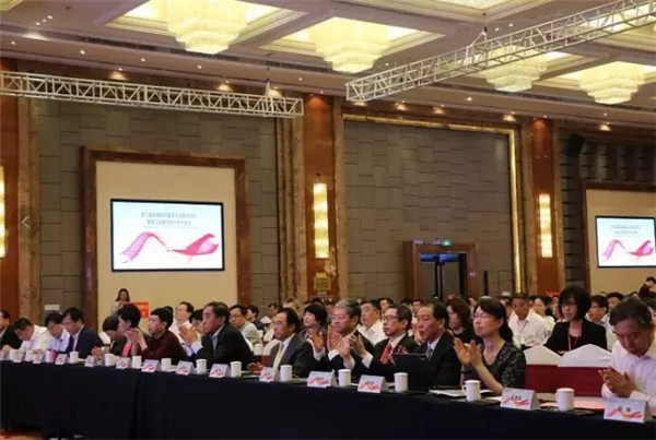 ����������r(sh��)�пƼ��c�f(xi��)ͬ��(chu��ng  )�¡��� (t��ng) (t��ng)�Ї��������b��I(y��)�һ��(d��ng)���ߺ��Ͻz�I֮·�a(ch��n)�I(y��)���ӕ�(hu�� )�ϵ���