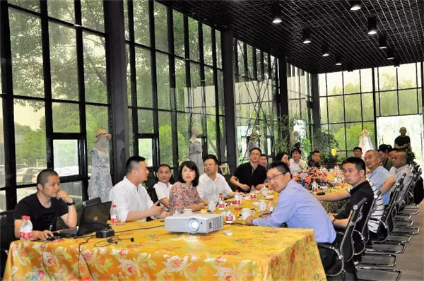 �����Ҽ��f(xi��)��(hu�� )���L(f��ng)��һ������؛�M(m��n)�M(m��n)