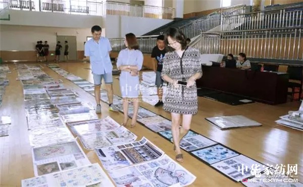 �ư���һ��(ch��ng)ɫˇ�p�^�Į�(hu��)�������ں�������չ�_(k��i)����