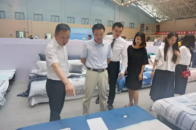 �Ҹ�������ζϯ����ͨ������������300���Ҽ��a(ch��n)Ʒ��Ů�����