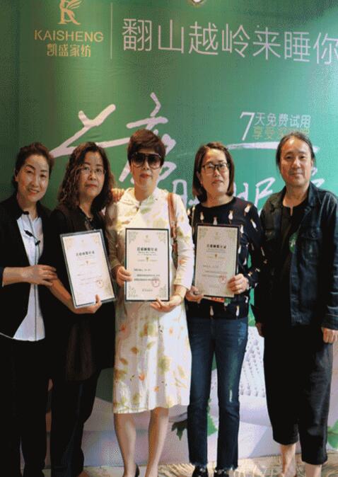 ���Լ�����ϯ˯�߹�|(zh��)�Pʢ�Ҽ������(hu�� )���f����˯�������x��