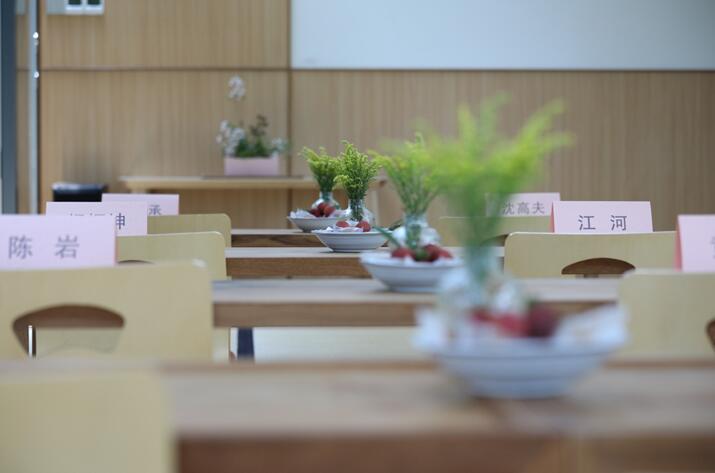 ����Ȼ���ؾ�����������һ��(ch��ng)���ӵİl(f��)����(hu�� )