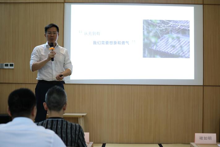 ����Ȼ���ؾ�����������һ��(ch��ng)���ӵİl(f��)����(hu�� )