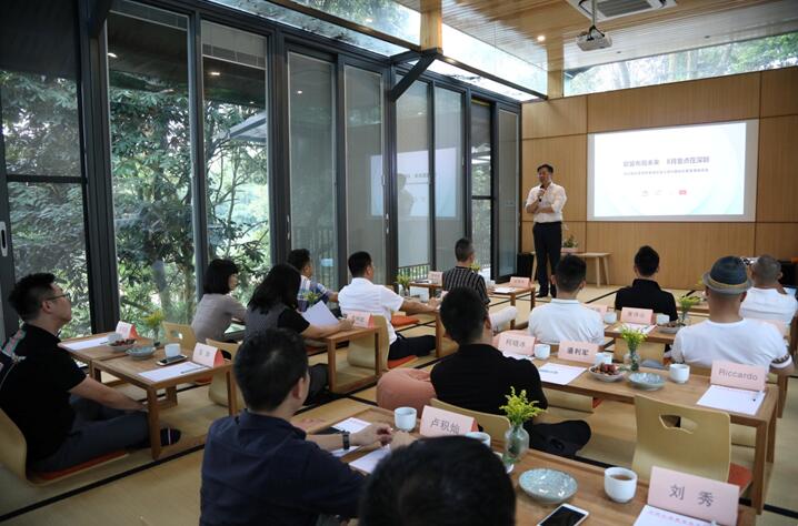 ����Ȼ���ؾ�����������һ��(ch��ng)���ӵİl(f��)����(hu�� )