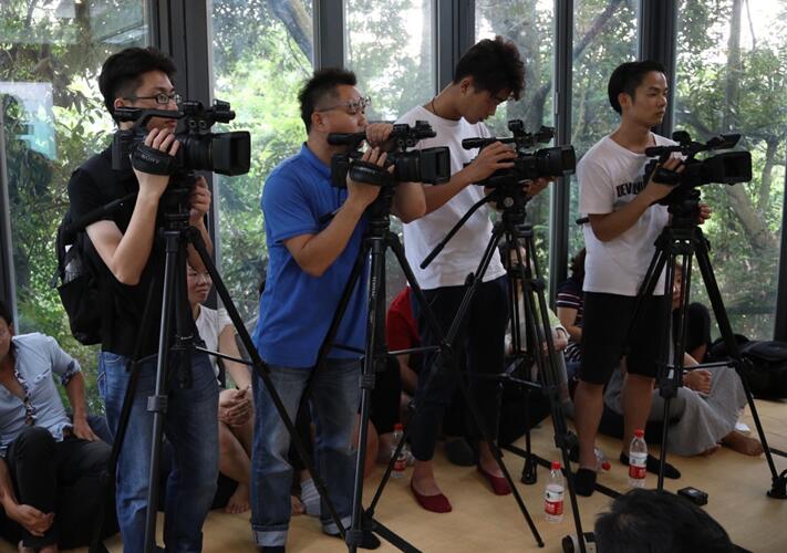 ����Ȼ���ؾ�����������һ��(ch��ng)���ӵİl(f��)����(hu�� )