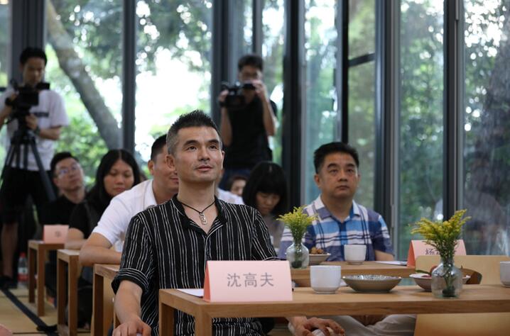 ����Ȼ���ؾ�����������һ��(ch��ng)���ӵİl(f��)����(hu�� )