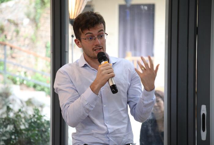 ����Ȼ���ؾ�����������һ��(ch��ng)���ӵİl(f��)����(hu�� )