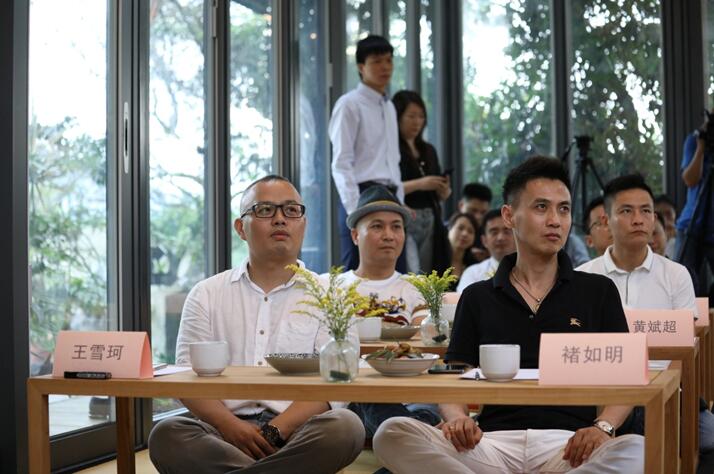 ����Ȼ���ؾ�����������һ��(ch��ng)���ӵİl(f��)����(hu�� )