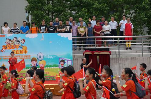 ˯�����Ҽ������L(ch��ng)��ϯ�|ƽС�W(xu��)��һ���������Ļ��w���(d��ng)