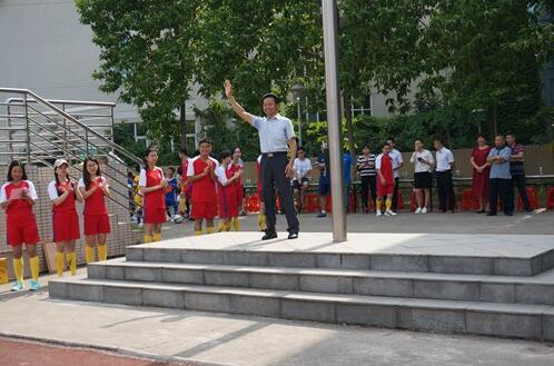 ˯�����Ҽ������L(ch��ng)��ϯ�|ƽС�W(xu��)��һ���������Ļ��w���(d��ng)