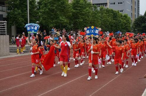 ˯�����Ҽ������L(ch��ng)��ϯ�|ƽС�W(xu��)��һ���������Ļ��w���(d��ng)