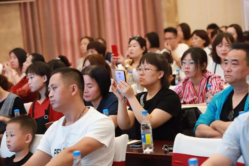 ��Ʒ•�������Ҽ�2019�ﶬ��Ʒ�l(f��)����(hu�� )�A�M(m��n)�չ���