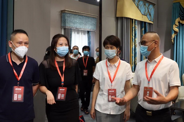 ���ƽz·��ӿƷ����ӭ�ںϡ�����չ--2020�򴰺���ˇչ�_(k��i)Ļ