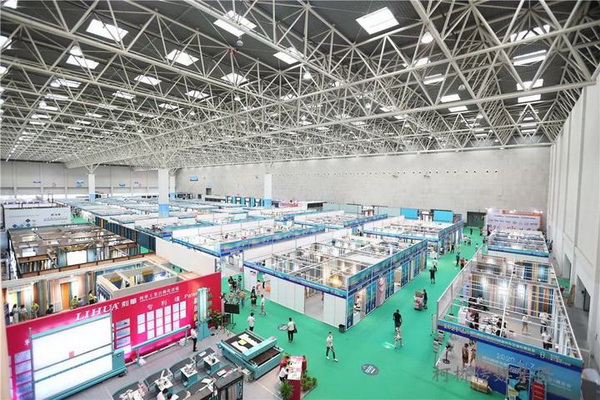 ���ƽz·��ӿƷ����ӭ�ںϡ�����չ--2020�򴰺���ˇչ�_(k��i)Ļ