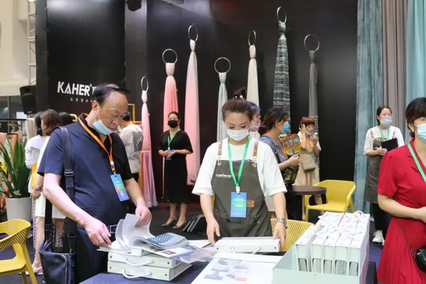 ���ƽz·��ӿƷ����ӭ�ںϡ�����չ--2020�򴰺���ˇչ�_(k��i)Ļ