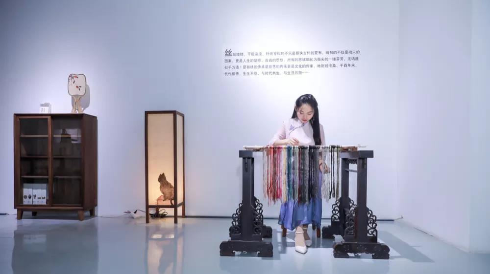 ��ˇ�������I(l��ng)�Gɫ�r(sh��)��--2021�������H�鼏���[��(hu�� )�_(k��i)Ļ�ڼ�